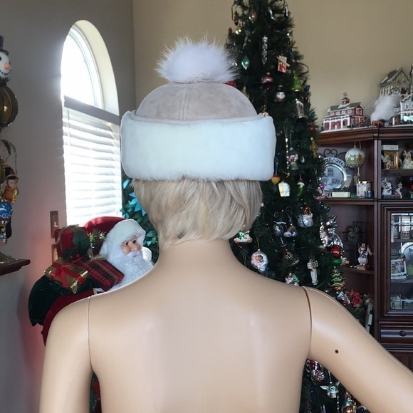 Brand New UGG Genuine Fur Shearling Sheepskin Trapper Cap Hat w/ Pom in Sand - Picture 11 of 16